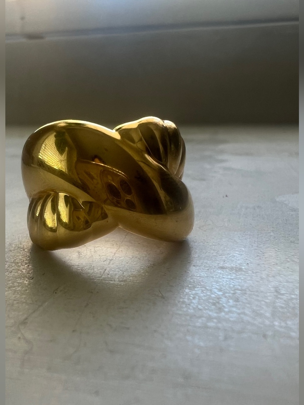 14K Milor resin core gold ring size 6